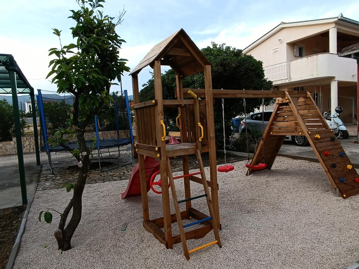 Apartments Kairos - Bili 9 Kaštela Eksteriør bilde